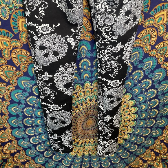 Just Cozy NWOT skull leggings - Picture 11 of 11
